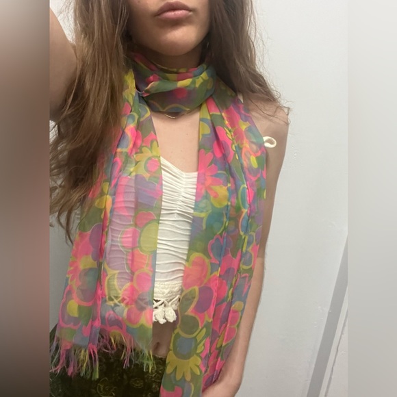 Vintage hippie floral scarf with neon colors - Picture 9 of 10